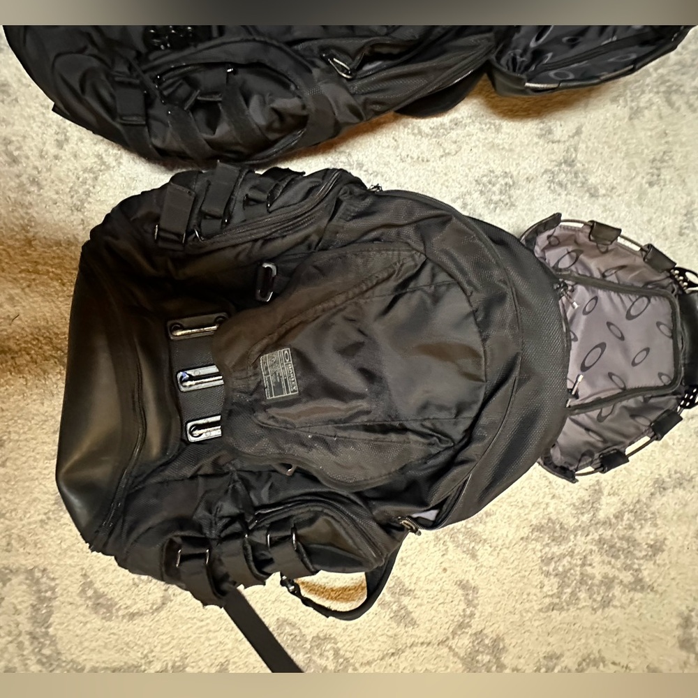 Oakley Kitchen Sink Backpack 2, like new excellent condition.